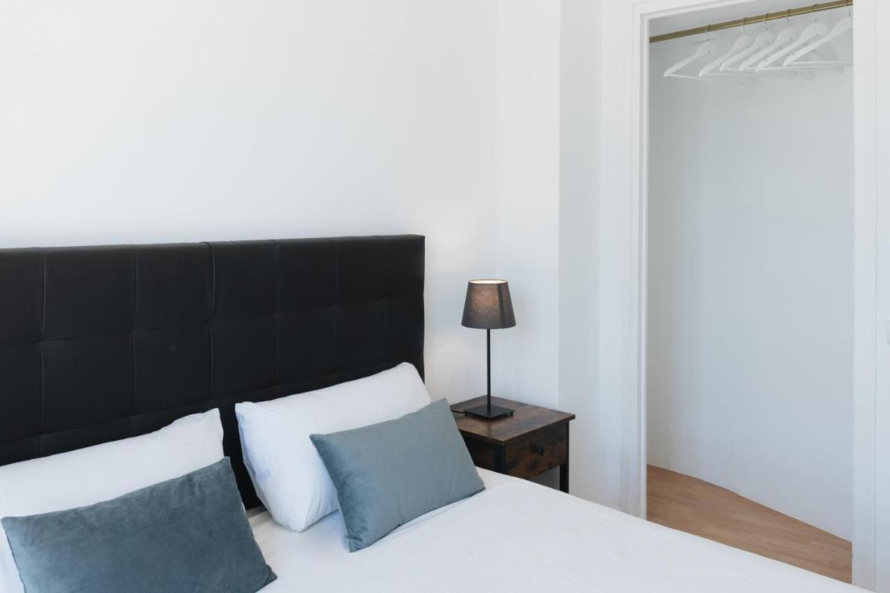 Sunny And Modern Apartment Ideal For Groups Barcelona Exterior photo